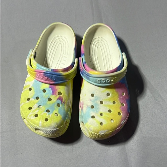 Shoes - Colorful crocs